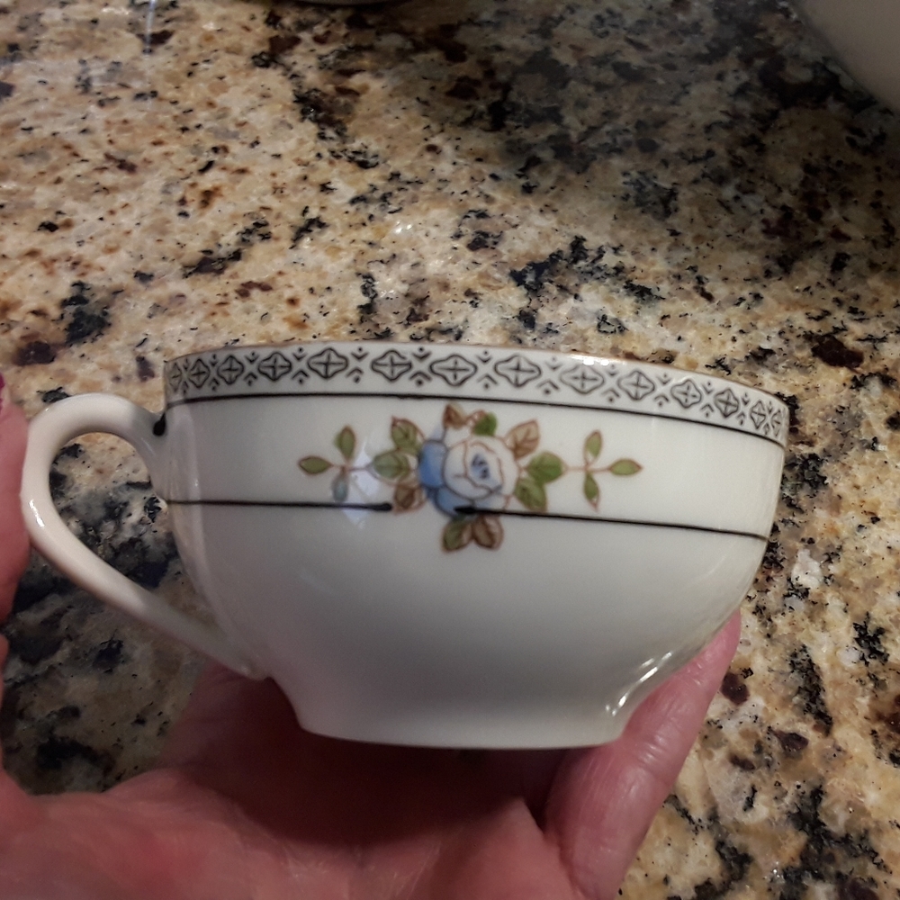 ANTIQUE NORITAKE HANDPAINTED FINE CHINA TEA CUPS - Picture 6 of 8
